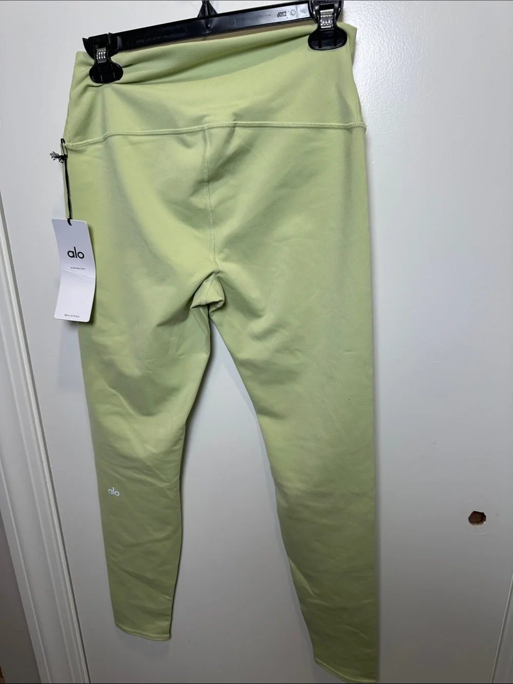 ALO Yoga Light Lime High-Rise Leggings (06)